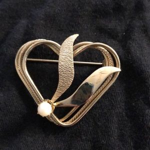 Vintage Heart Brooch EUC